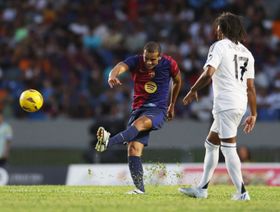 أسطورة برشلونة يحذر تشابي ألونسو من عواقب "استبداده" في ريال مدريد