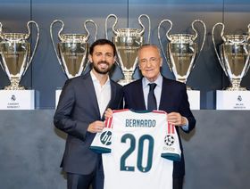ريال مدريد يقدّم برناردو سيلفا في حفل خاص ويسلّمه 3 "هدايا"