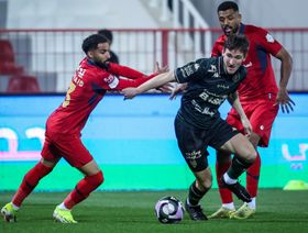 الخلود يهدر فرصاً كثيرة ويفرّط بالفوز على ضمك بالدوري السعودي