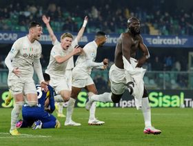 نابولي ينوي "تجميد" المهاجم روميلو لوكاكو بسبب التمرد