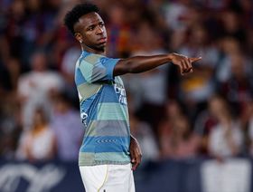 شاهد.. فينيسيوس يتحدى ألونسو بهدف "تريفيلا" وأسيست ضد ليفانتي