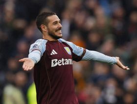 أستون فيلا يُسقط أرسنال بالضربة القاضية ويطارده في الصدارة