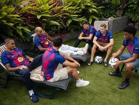 صديق قديم أنقذ رحلة برشلونة لليابان بعد إلغاء مفاجئ