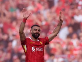 فيديو.. محمد صلاح "غير السعيد" يرفض مازحاً الرد على سؤال متكرر