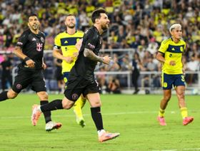 ميسي يسجل هاتريك ويتوج بـ"الحذاء الذهبي"