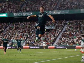 كارلوس إسبي "أسعد رجل في العالم" بعد بداية "حلم" مع ريال مدريد