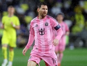 سابقة في تاريخ كرة القدم.. ليونيل ميسي يلعب أمام مدرج يحمل اسمه