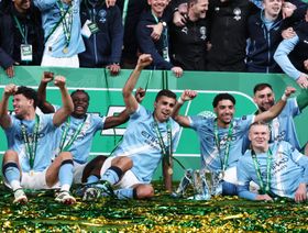 عمر مرموش يحقق لقبه الأول ويمحو ذكرى ركلة الجزاء الضائعة مع مانشستر سيتي