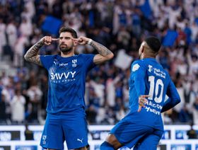 شاهد.. الهلال يقلب الطاولة على الفتح ويواصل الضغط على النصر