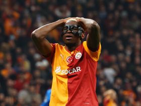 فيكتور أوسيمين: نابولي عاملني مثل كلب وأنطونيو كونتي أراد بقائي