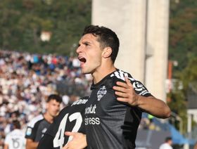 كومو يواصل عروضه المبهرة وهدفا دوفيكاس يضمنان تجاوز ساسولو