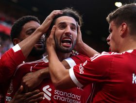 قذيفة سوبوسلاي في أرسنال تهدي ليفربول صدارة الدوري الإنجليزي منفرداً