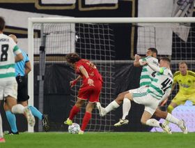 لاسك يسحق سلتيك بخماسية مثيرة ويتأهل لدوري أبطال أوروبا