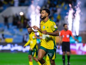 الخليج يقسو على الأخدود برباعية.. والنجمة يوقف انتصارات الفتح