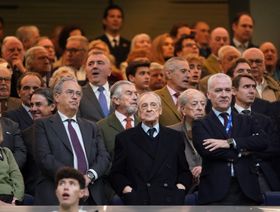 كابوس في "سانتياغو برنابيو": صافرات استهجان للاعبين ومطالبة فلورنتينو بالاستقالة