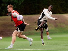 شاهد.. إيزاك يثير حماس جماهير ليفربول بـ3 أهداف مذهلة في أول مران