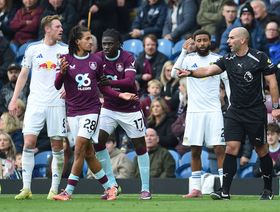 الاتحاد الإنجليزي يتهم حنبعل المجبري بالبصق على مشجعي ليدز