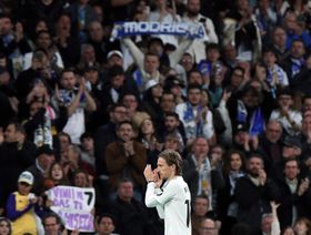 سوانزي سيتي يعلن شراء مودريتش حصة من أسهم النادي