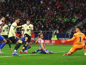 لجنة الحكام تُقرّ بعطل تقني خلال إلغاء هدف باو كوبارسي لبرشلونة أمام أتلتيكو مدريد