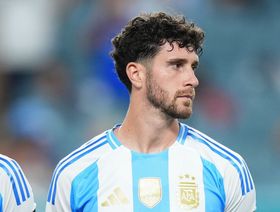 الأرجنتين تستدعي المدافع سينسي لكأس العالم