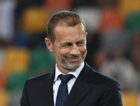 تشيفيرين: البنية التحتية الكروية في إيطاليا مزرية