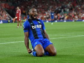 وسط منافسة مع 3 أندية.. يونايتد يبذل "قصارى جهده" لضم سيمينيو