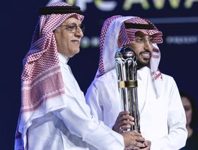 سالم الدوسري قائد السعودية يفوز بجائزة أفضل لاعب في آسيا للمرة الثانية