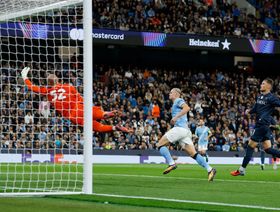 هالاند يصل إلى الهدف 50 بدوري أبطال أوروبا ويكسر رقم فان نيستلروي القياسي