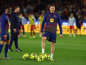 "الليغا" تمنح برشلونة "حلاً سحرياً" لتجديد عقد ليفاندوفسكي