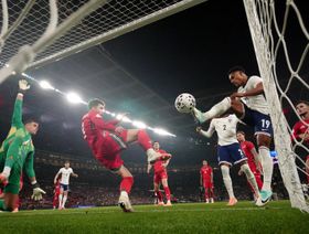 واتكينز يغيب عن إنجلترا بمواجهة لاتفيا في تصفيات كأس العالم