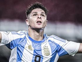 برشلونة يراقب جوهرة الأرجنتين توماس دي مارتيس