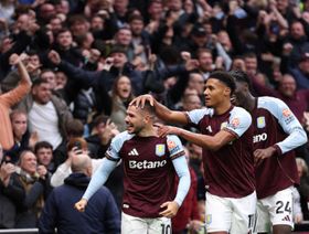 أستون فيلا يواصل صحوته ويفوز على توتنهام في الدوري الإنجليزي