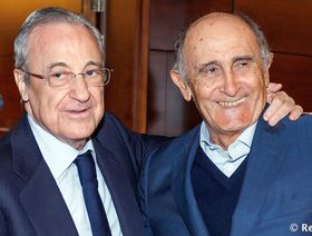 رئيس ريال مدريد فلورنتينو بيريز يزور سبتة بعد جدل حول قمصان دعم المدينة