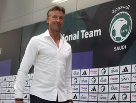 تعرّف على نتائج هيرفي رينارد مدرب السعودية أمام الجزائر