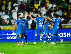 الهلال يهزم الخليج ويقترب من لقب الدوري السعودي