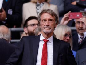 راتكليف مالك مانشستر يونايتد يعتذر والاتحاد الإنجليزي يحقق في تصريحاته