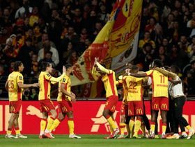 لانس يتصدر الدوري الفرنسي وينتظر هدية مارسيليا في الكلاسيكو