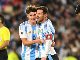 برشلونة ينتظر حسم مصير ميسي للتحرك نحو ألفاريز