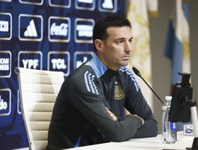 سكالوني لا يؤكد بقاءه مع الأرجنتين ويجهل قرار ميسي حول المونديال