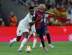 "كلاسيكو الأرض".. مواعيد مباريات اليوم الأحد 11 أبريل 2025