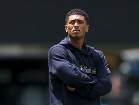 بيلينغهام يظهر في شوارع لندن بعد الخضوع لجراحة بالكتف