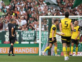 دورتموند بعشرة لاعبين يتعادل مع فيردر بريمن بالدوري الألماني