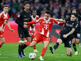 بايرن ميونيخ يعزّز صدارته للدوري الألماني بفوز ساحق على مونشنغلادباخ