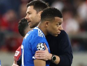 مبابي يطالب لاعبي ريال مدريد بحماية تشابي ألونسو