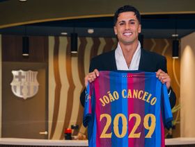 كانسيلو: دوري الأبطال حلمي مع برشلونة وكنت سأقضي عاماً دون لعب مع الهلال