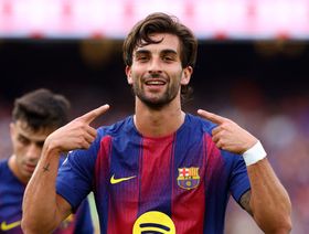 "خلاف حاد" بين مسؤولي برشلونة بسبب "القرش"