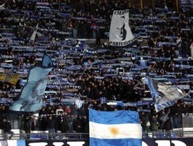 جماهير نابولي تحيي الذكرى الخامسة للراحل دييغو مارادونا