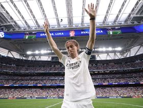 شاهد.. لوكا مودريتش في زيارة مفاجئة لمقرّ تدريب ريال مدريد