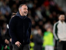 هانزي فليك ينتقد "إهدار الفرص" ويكشف موقف رافينيا وكوندي