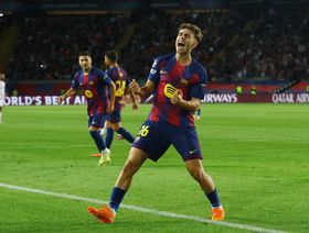 شاهد.. برشلونة يسحق أولمبياكوس وفيرمين لوبيز يسجل "هاتريك"